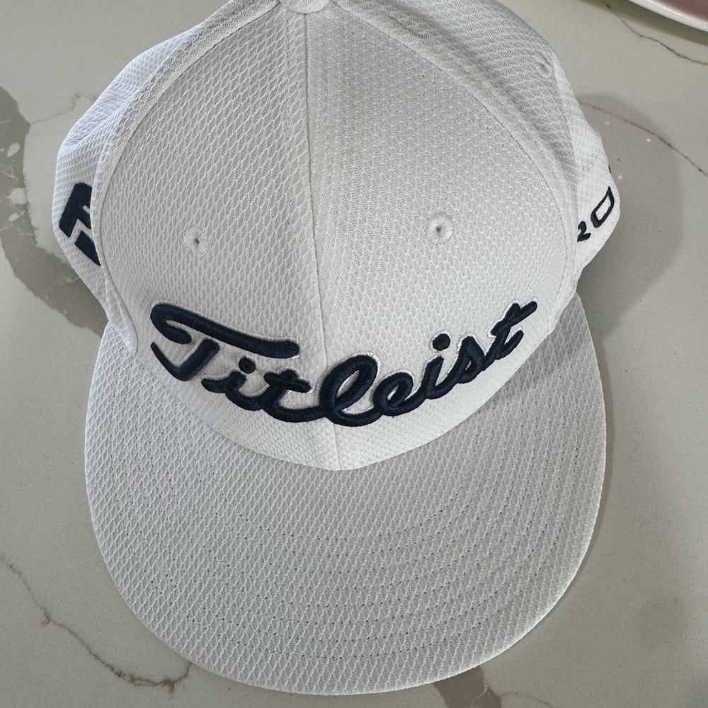 Titleist White Golf Cap - Elite Flat Bill - new with tags